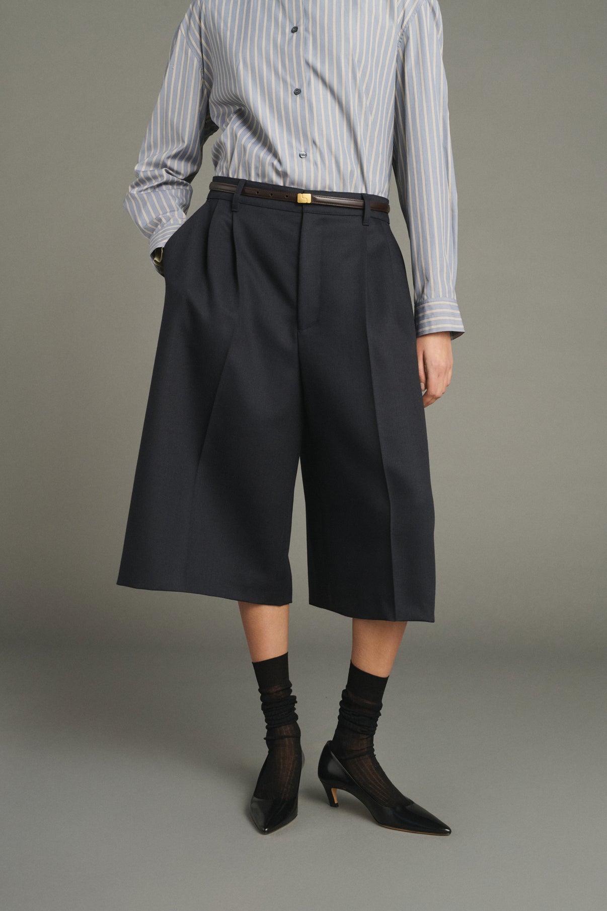 Jude Bermuda Shorts - Deep Navy - Wool - Women vue 4