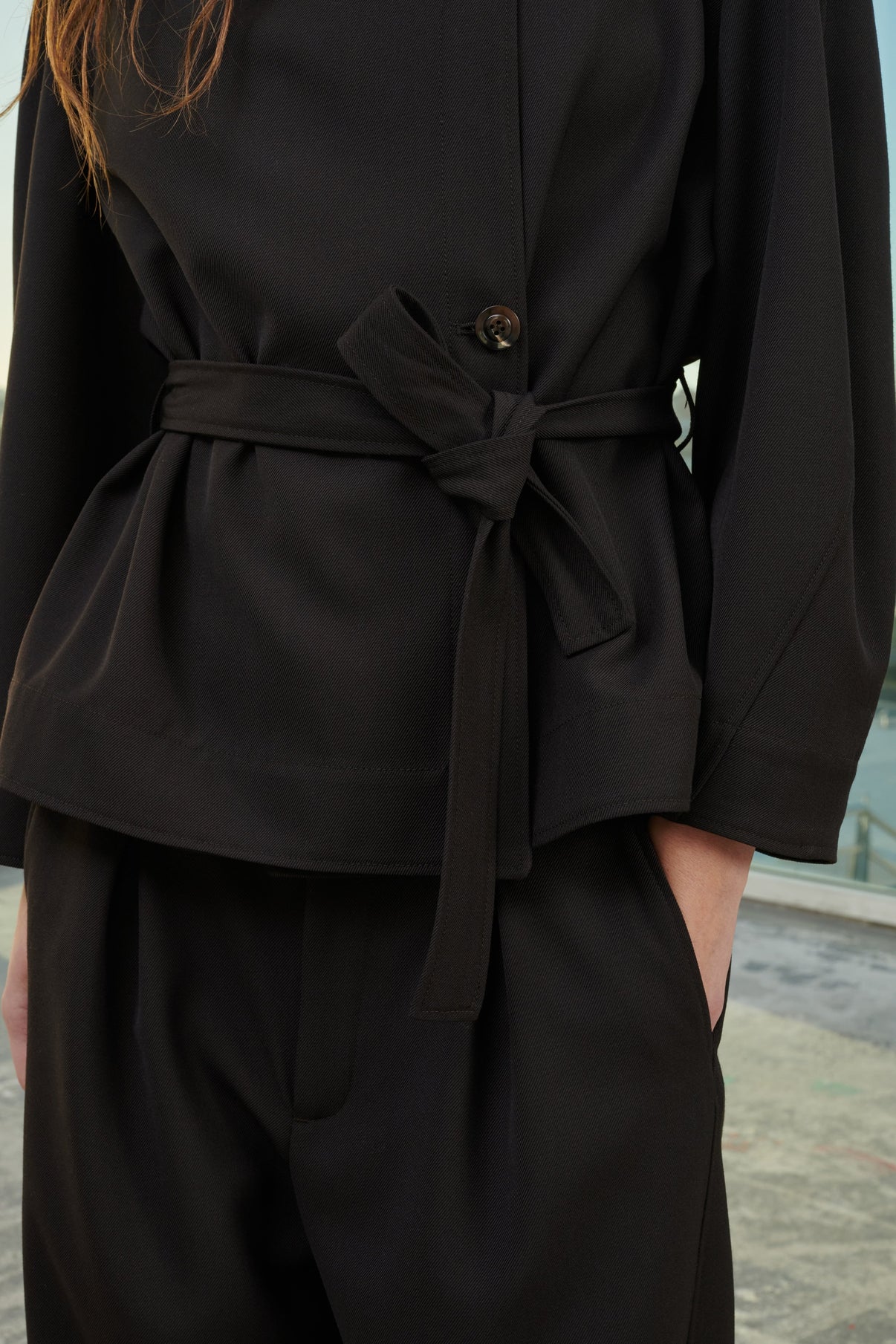 THEIA BLACK JACKET vue 2