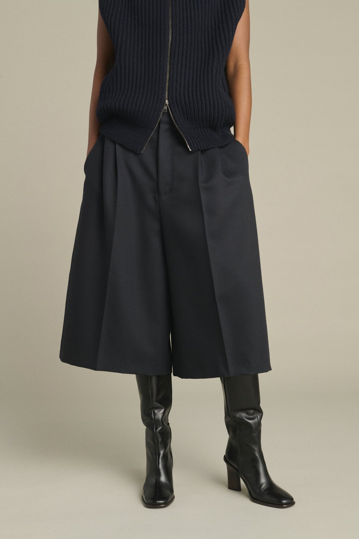 Jude Bermuda Shorts - Deep Navy - Wool - Women vue 2