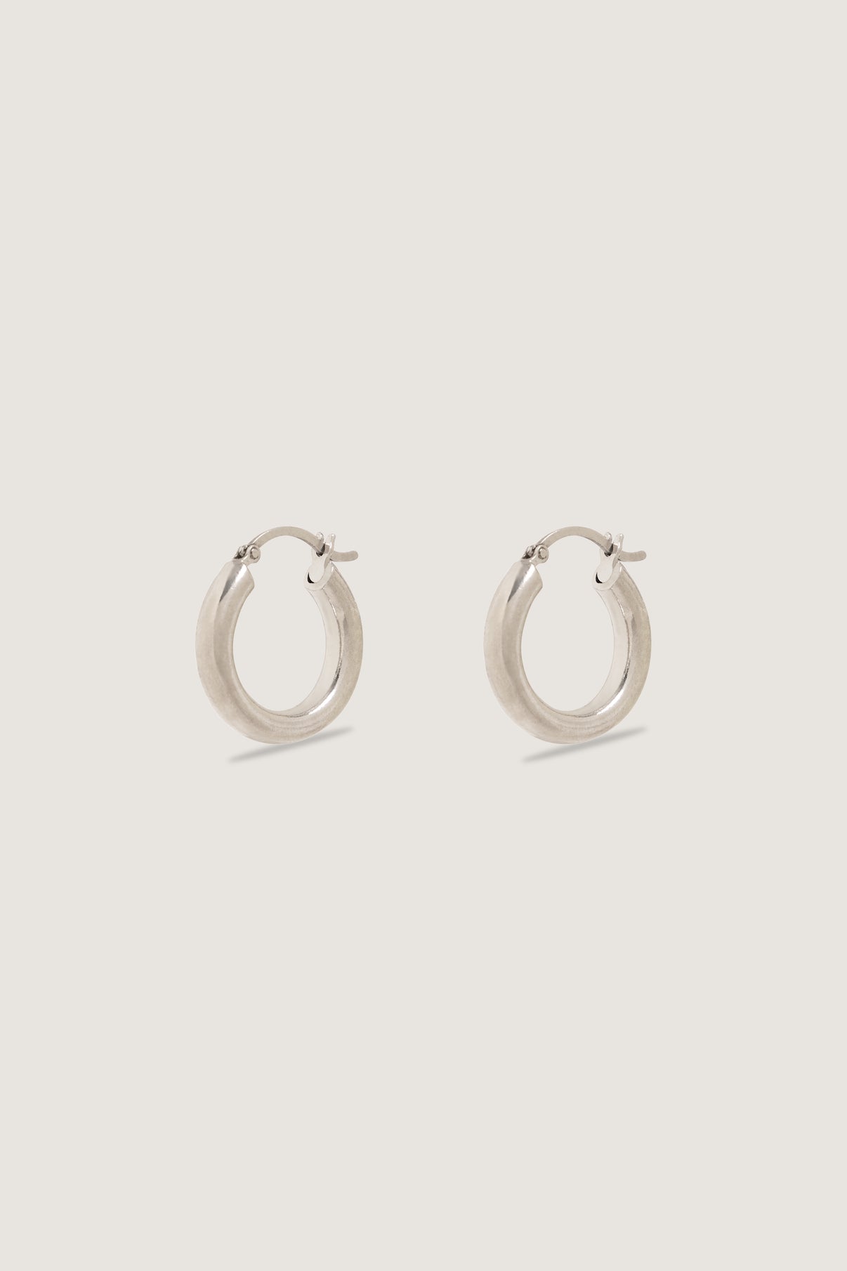 AUDREY GREY EARRINGS vue 3