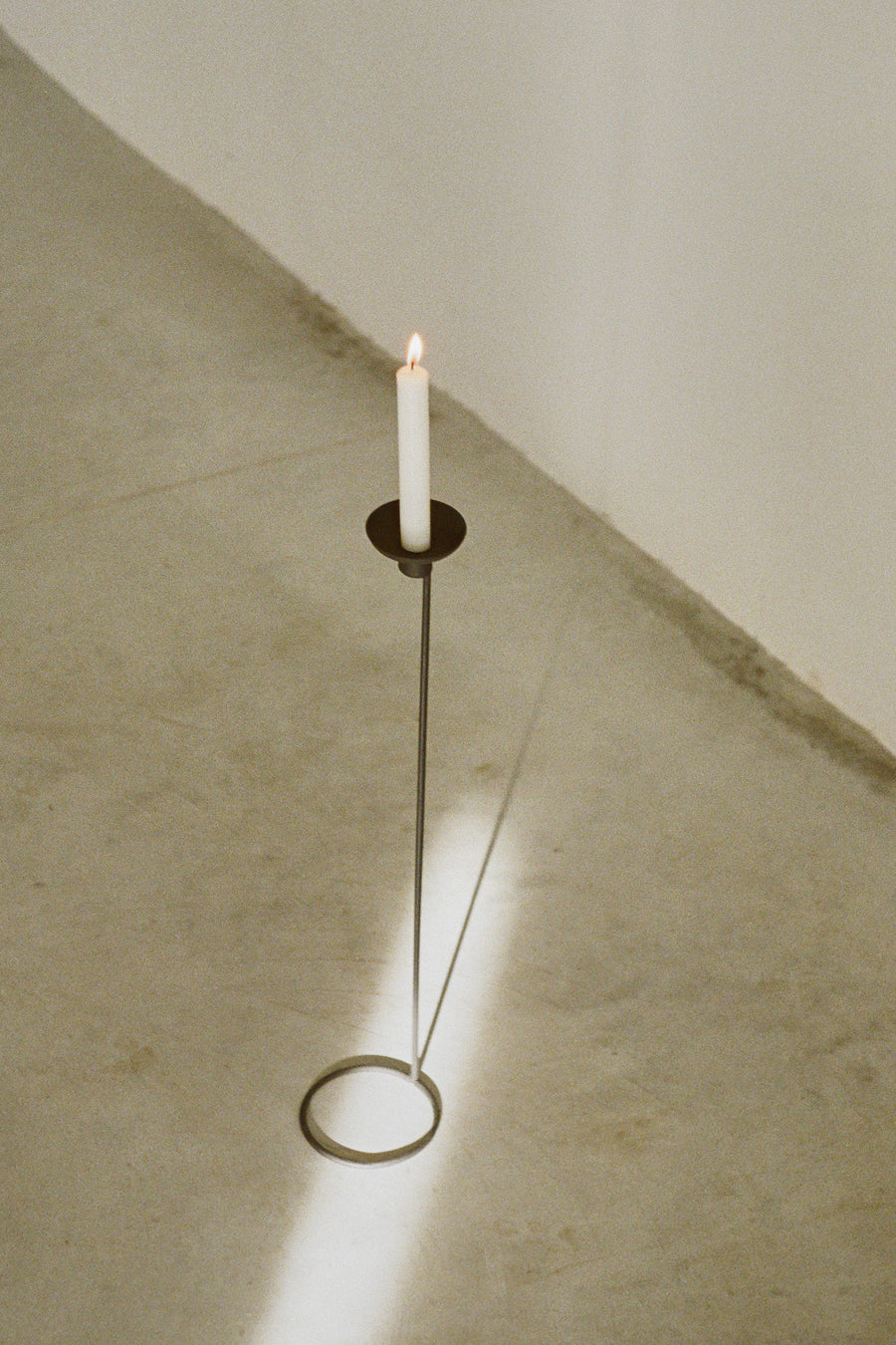 Floor L candle holder